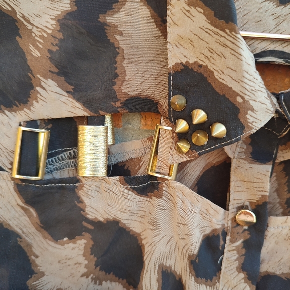 Urmoda Blouse With Gold Buttons And Spikes - Picture 4 of 9